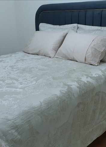 Beden Karaca home Valeria gold yatak örtüsü