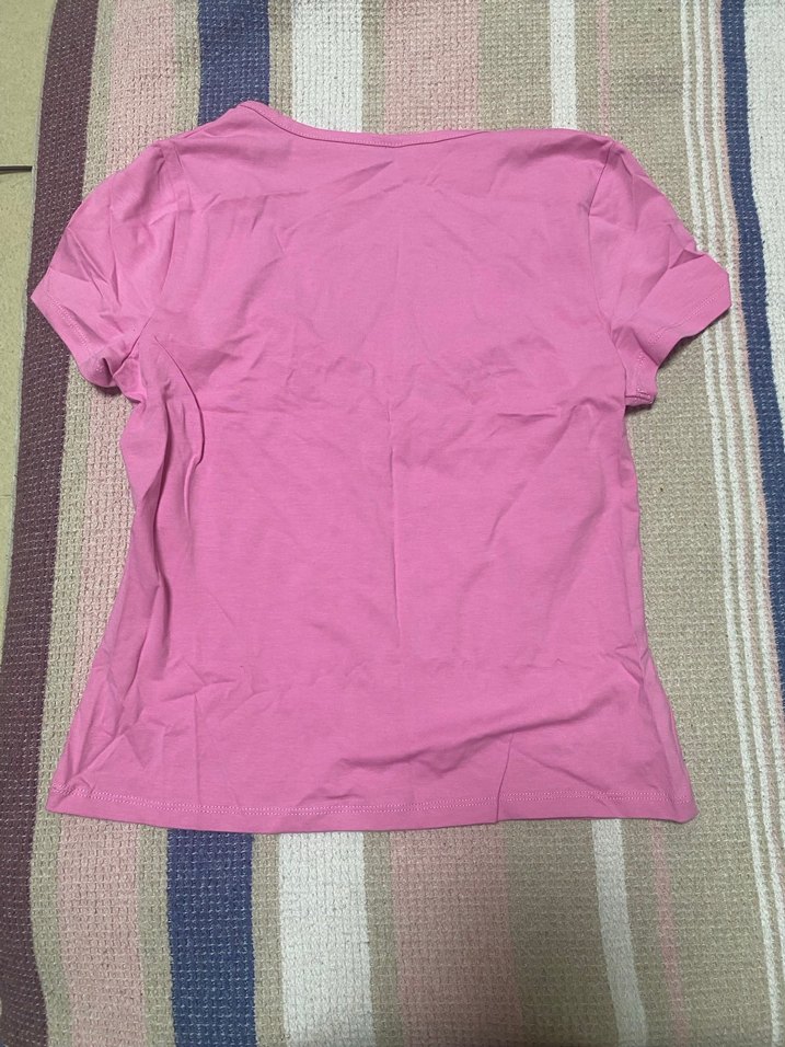 Pembe V Yaka Kısa Kollu Kadın Tişört - Görsel 3