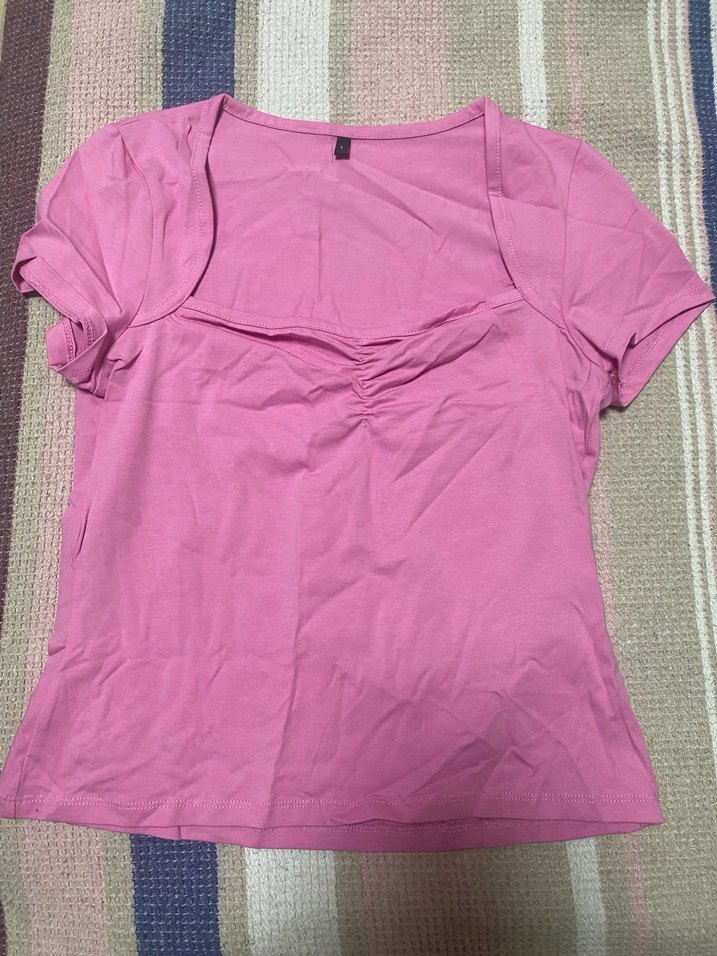 Pembe V Yaka Kısa Kollu Kadın Tişört - Görsel 2