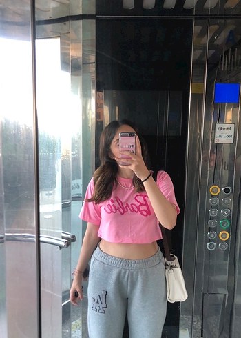 Pembe Barbie Desenli Kadın Crop Top - Görsel 4
