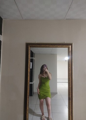 Trendyolmilla yağ yeşili straplez mini elbise