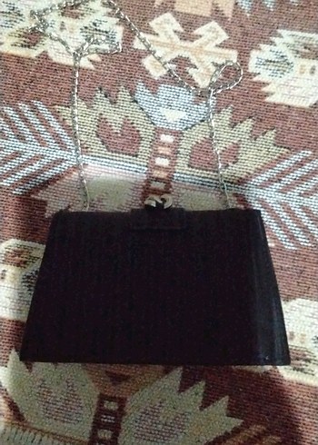 Zincir Detaylı Siyah Yılan Desenli Kadın Çanta - Görsel 2