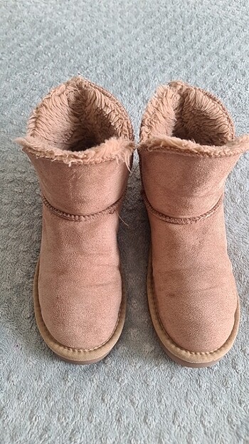UGG BOT