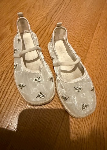 Beyaz Nakışlı Kız Babetleri - Görsel 6