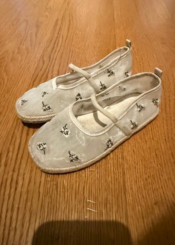 Beyaz Nakışlı Kız Babetleri - Görsel 4