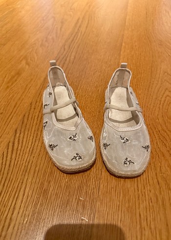 Beyaz Nakışlı Kız Babetleri - Görsel 5