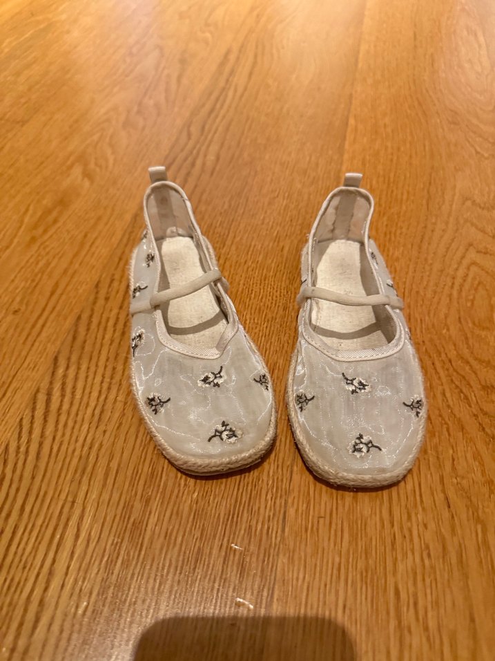 Beyaz Nakışlı Kız Babetleri - Görsel 5