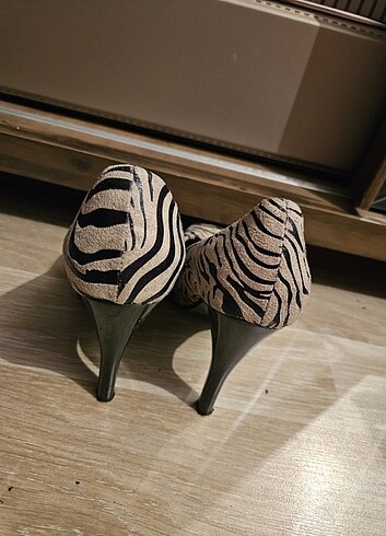 36 Beden 36 numara zebra desen ayakkabı 