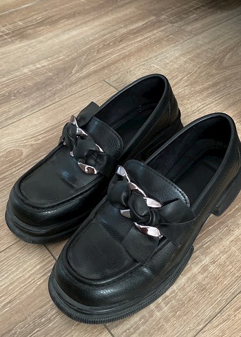 Siyah Tokalı Kalın Topuklu Kadın Loafer