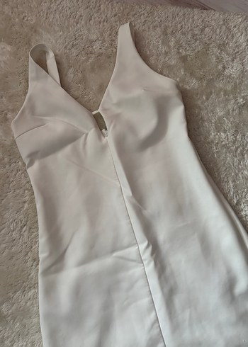 Beyaz göğüs dekolteli elbise - Görsel 3