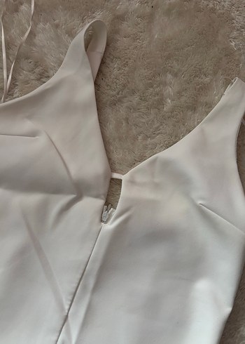 Beyaz göğüs dekolteli elbise - Görsel 2