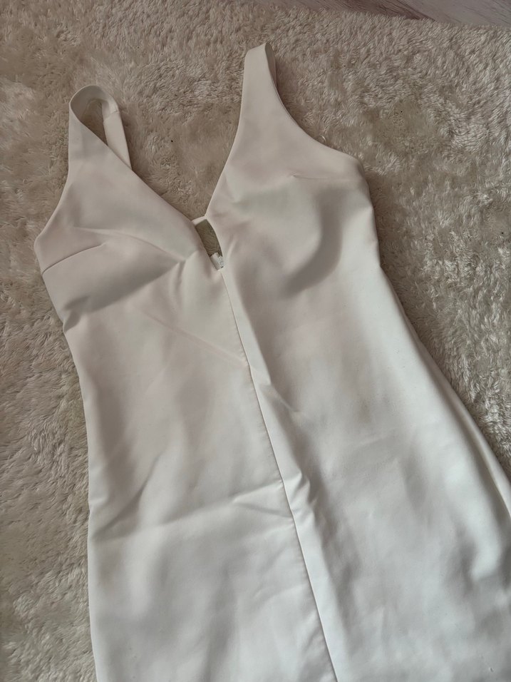 Beyaz göğüs dekolteli elbise - Görsel 3