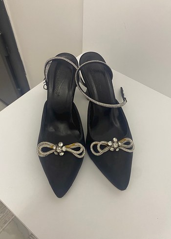 Siyah Taşlı Tokalı Stiletto Kadın Ayakkabı