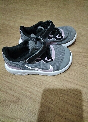 23 Beden gri Renk Nike orjinal kusursuz sıfır ayarında alan pişman olmaz????????