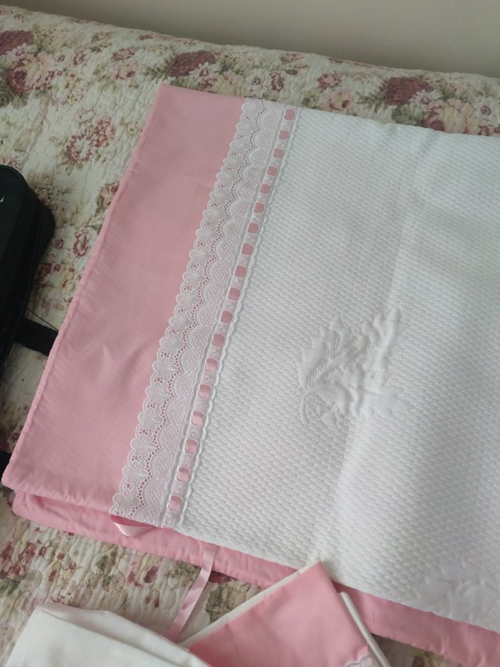 Pembe Nakışlı Fırfırlı pike takimi - Görsel 3