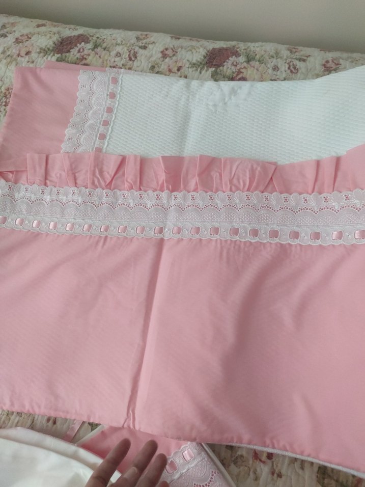 Pembe Nakışlı Fırfırlı pike takimi - Görsel 2