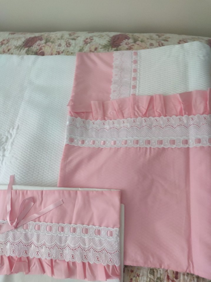 Pembe Nakışlı Fırfırlı pike takimi - Görsel 4