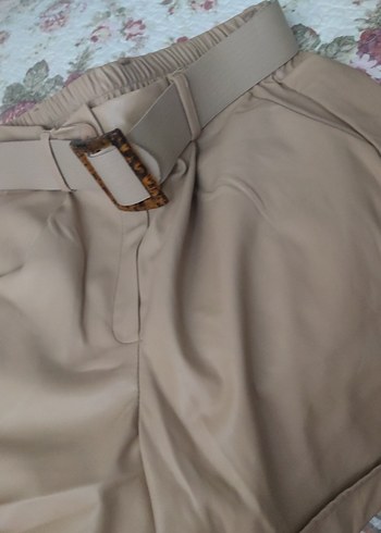 Bej Deri Kemerli Mini Şort - Görsel 4