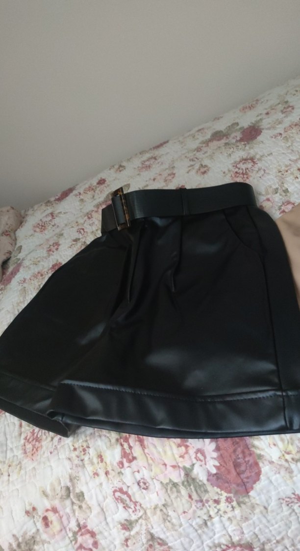 Bej Deri Kemerli Mini Şort - Görsel 3