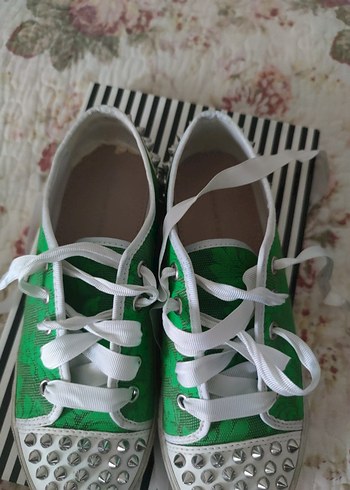 Yeşil Nakışlı Rock Punk Kadın Spor Ayakkabı