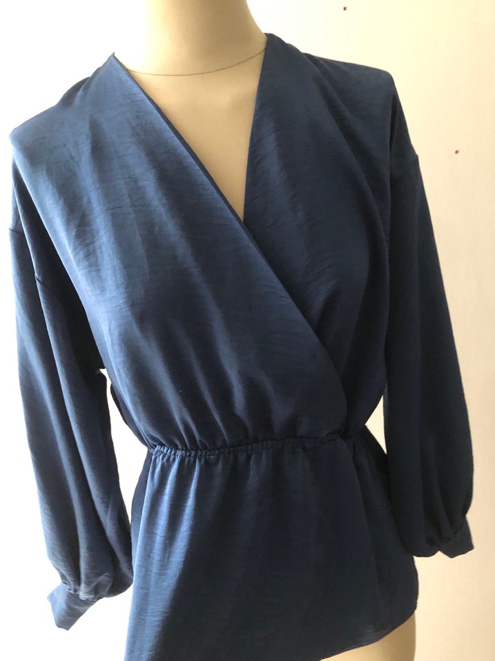 Drapeli V Yakalı Lacivert Kadın Bluz - Görsel 3