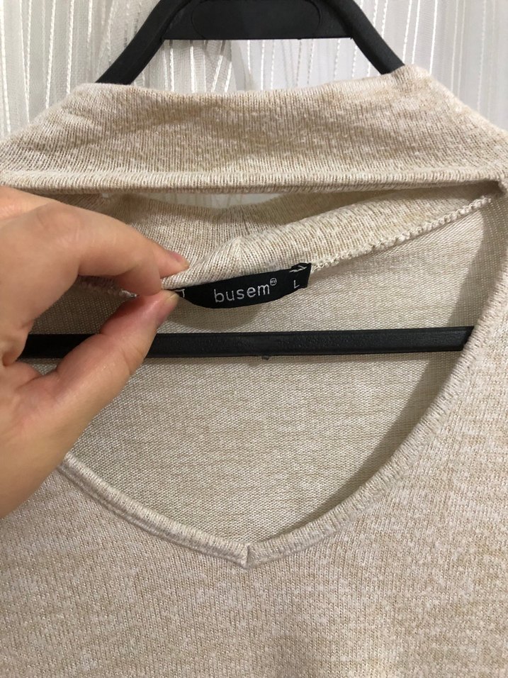 Bej V Yaka Kadın Kazak - Görsel 3