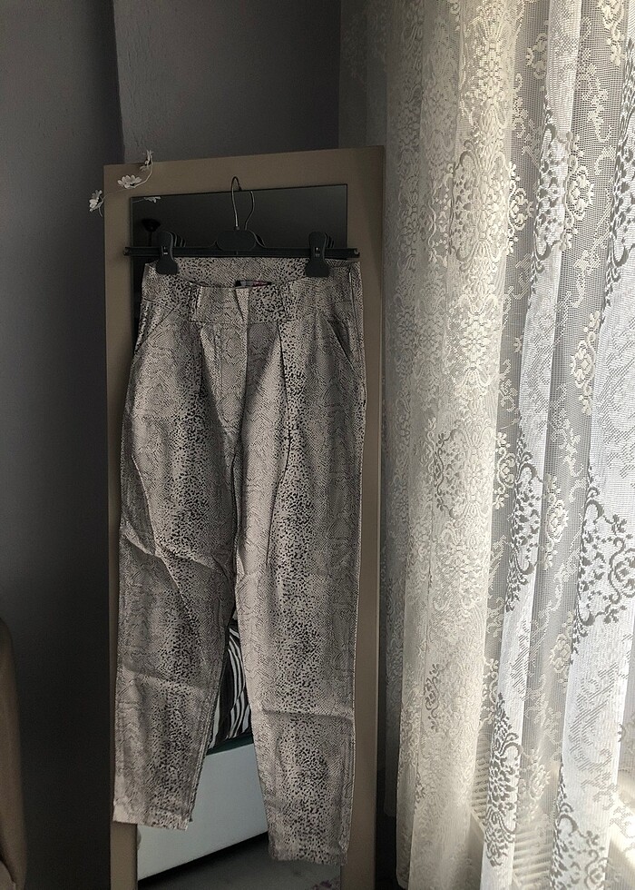 Yılan derisi desenli havuç pantolon - Görsel 4