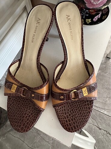 Anne Klein terlik