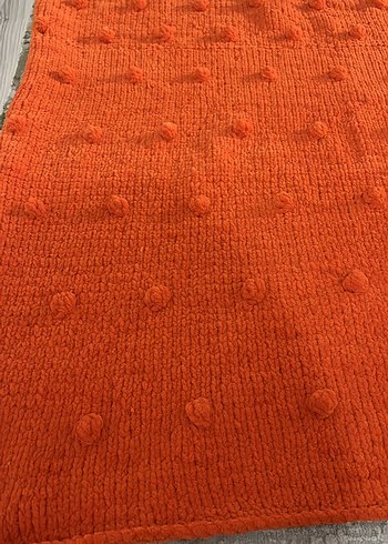 Turuncu Noktalı Desensiz Battaniye - Görsel 3