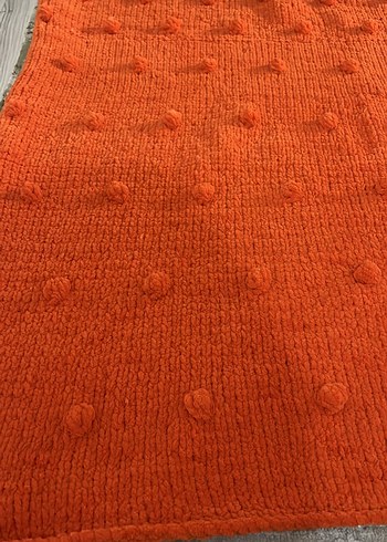 Turuncu Noktalı Desensiz Battaniye - Görsel 2