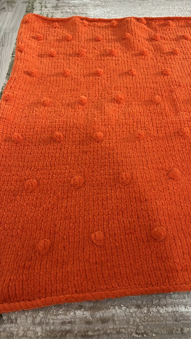 Turuncu Noktalı Desensiz Battaniye - Görsel 3