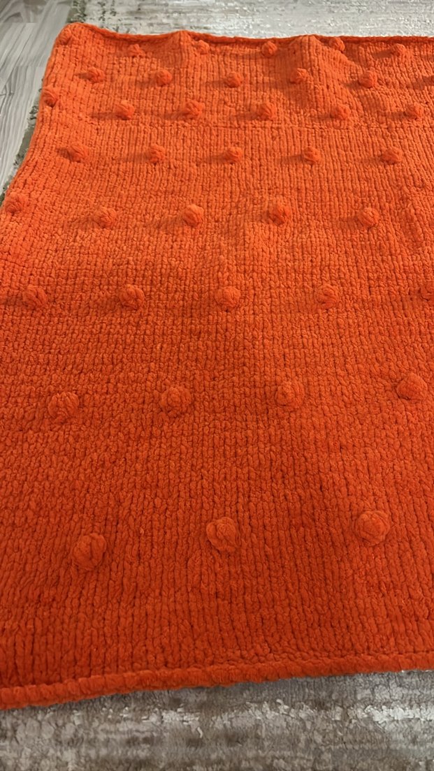 Turuncu Noktalı Desensiz Battaniye - Görsel 2