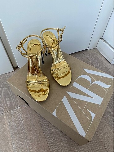 Zara gold topuklu sandalet