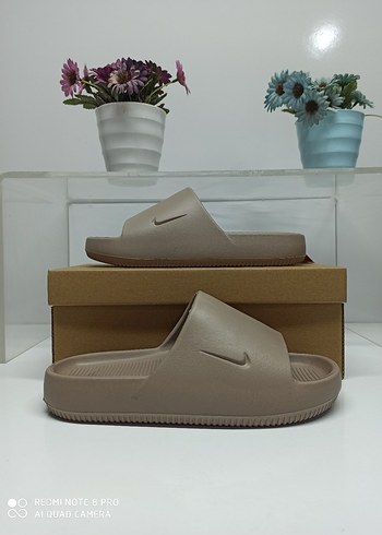 Nike Calm Ultra Hafif ve Yumuşak Bej Terlik
