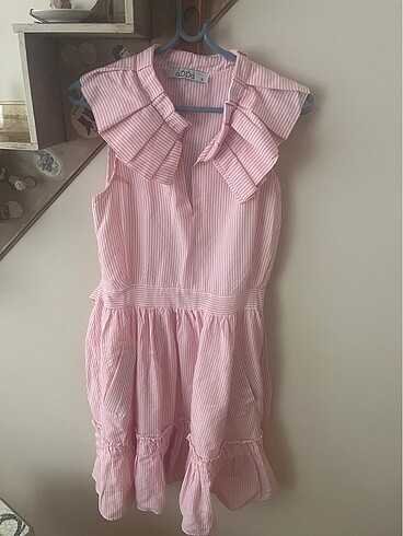 Pembe elbise