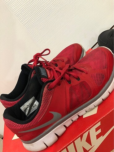 Orijinal Nike kırmızı spor ayakkabı