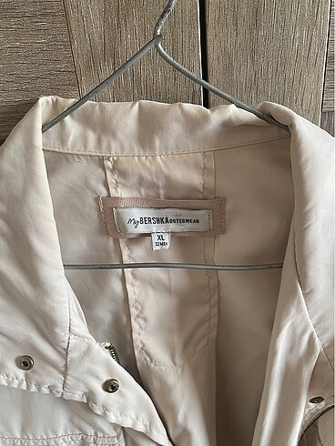 m Beden bershka yağmurluk