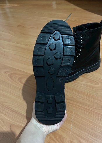 Kadın Siyah Deri Yılan Desenli Bağcıklı Bot - Görsel 7