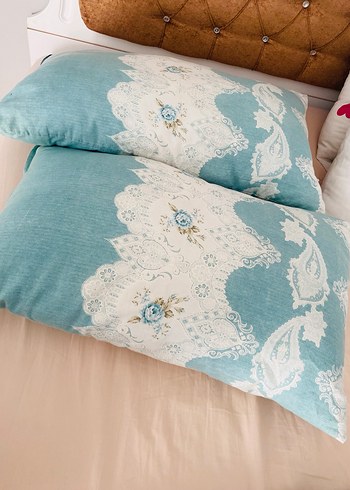  Beden çeşitli Renk Nakışlı Pastel Mavi Nevresim ve iki adet yastık kılıfı
