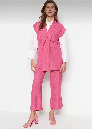 Pembe Kemerli Kolsuz Mini Kadın Takım