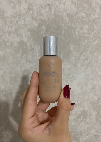 Dior Dior Bej Fondöten Parlak