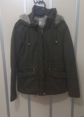 Zara Haki Mont