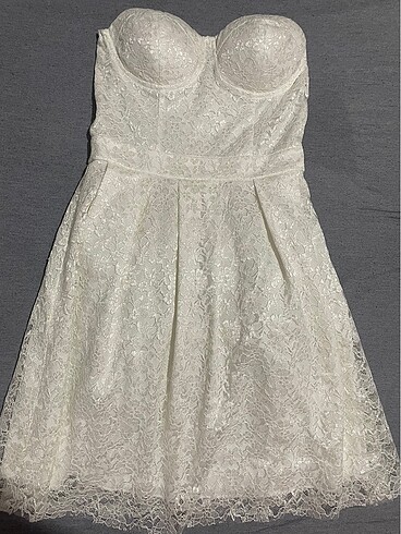 Beyaz dantelli mini elbise