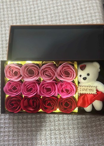 Renkli Güller ve Sevimli Ayıcık Hediye Kutusu - Görsel 2