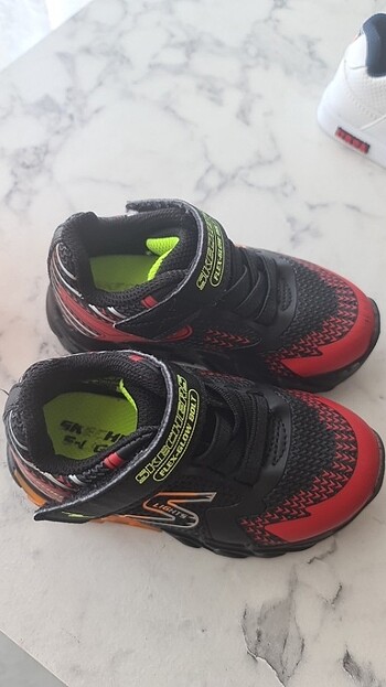 23 Beden Skechers çocuk ayakkabısı