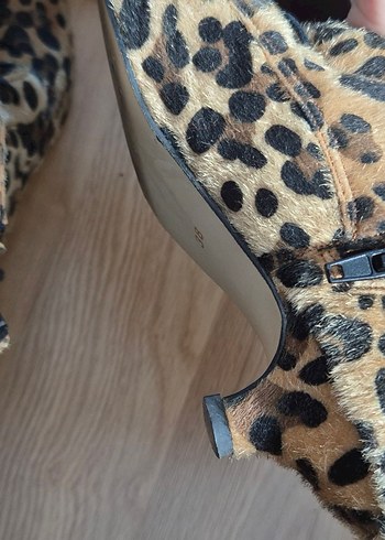 38 Beden Kürklü Leopar Desenli Süet Kadın Bot
