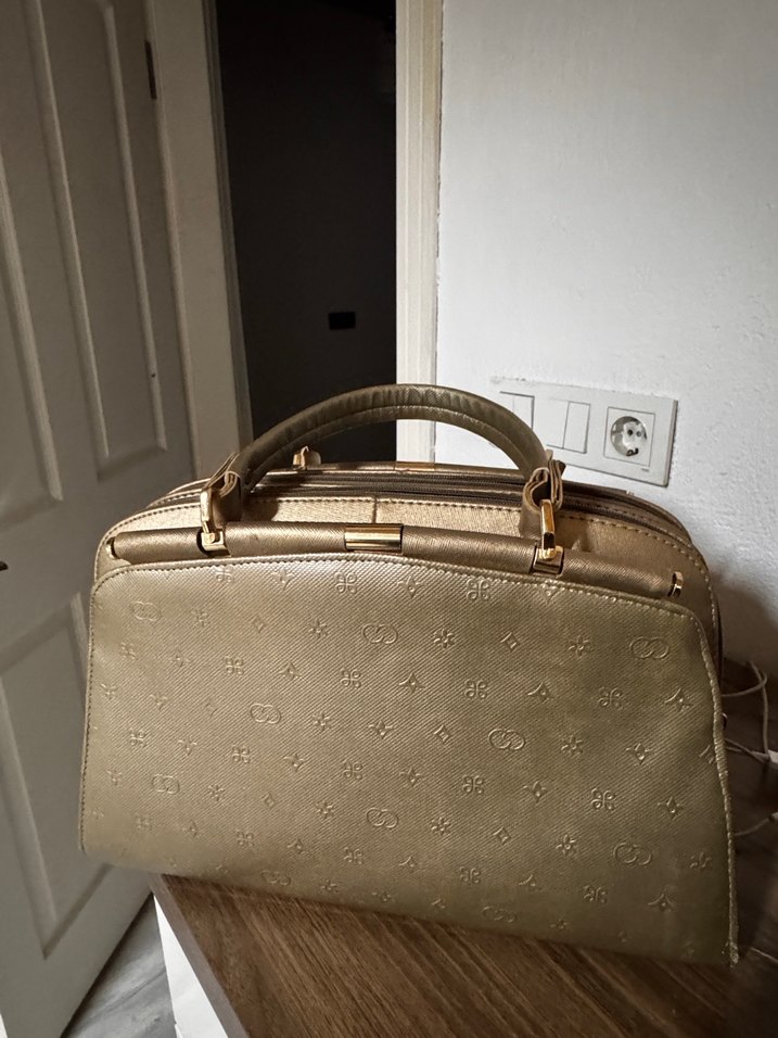 Altın Renk Yılan Desenli Deri Kadın Çanta - Görsel 4