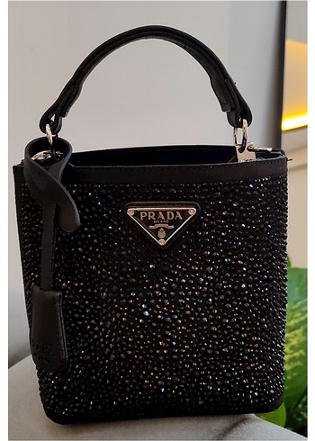 Prada Siyah Taşlı Deri Çanta