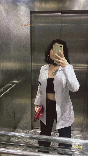 Doktor hemşire önlüğü yanında yakalık kartıyla verilecektir