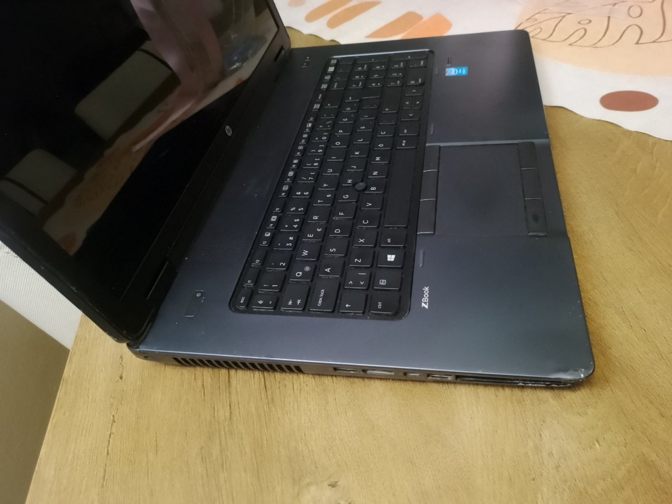 HP ZBook 17- i7 4. Nesil 4GB Ekran  Kartı 17 inç - Görsel 4